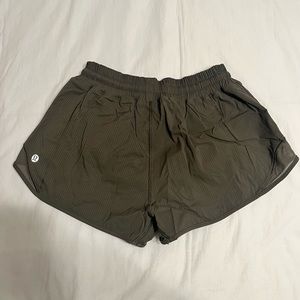 Lululemon Hotty Hot Short 2.5” Size 4